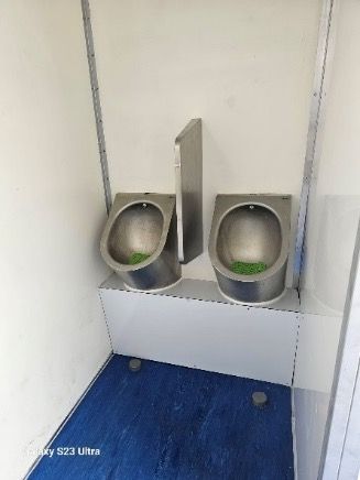Urinóis em inox no atrelado