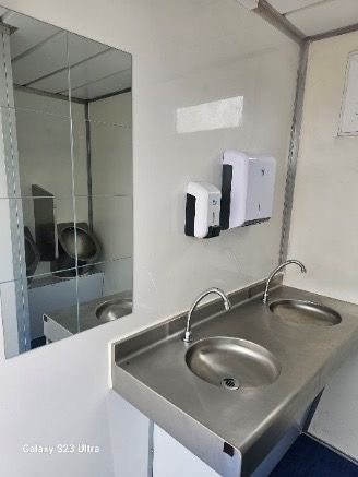 Lavatório em inox no atrelado